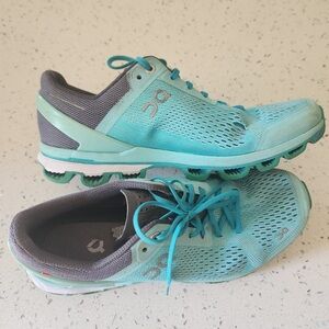 On Cloud Women Running Low Top Athletic Sneakers Size 7.5 Gym Running